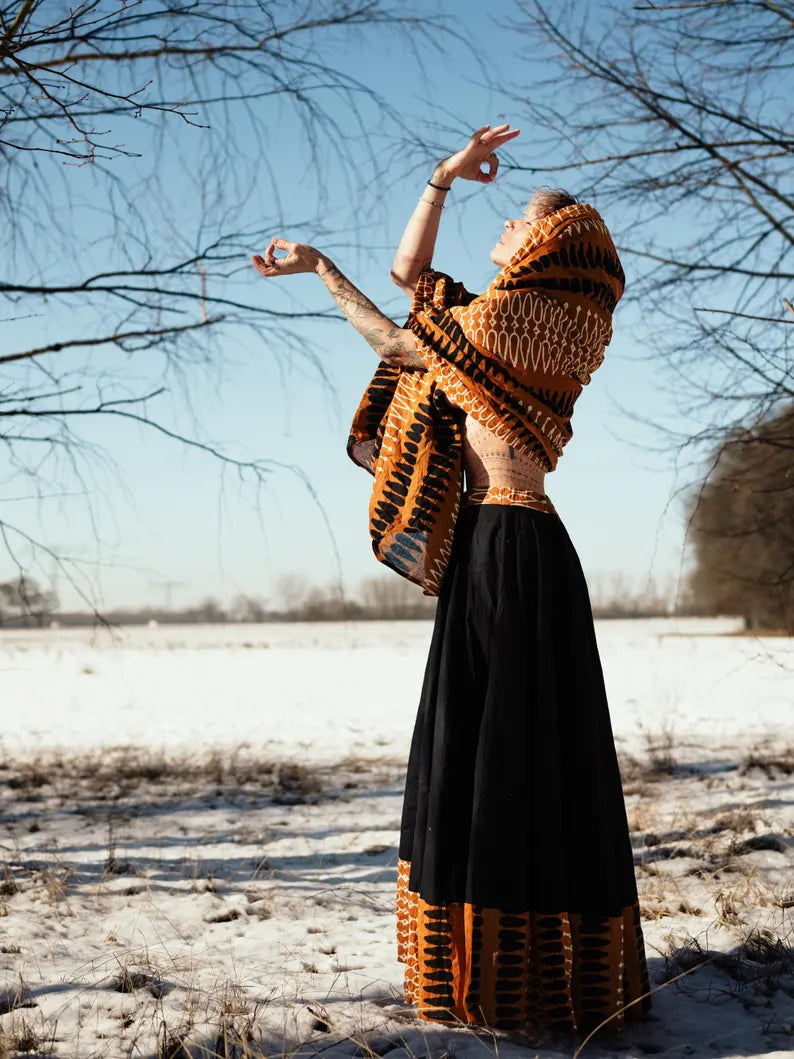 Freya-Set aus Rock, Crop Top und Schal , schwarzes Baumwoll Tribal Tanz Performance Outfit