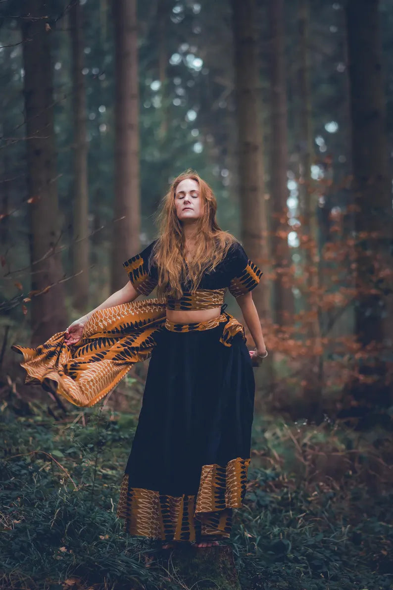 Freya-Set aus Rock, Crop Top und Schal , schwarzes Baumwoll Tribal Tanz Performance Outfit